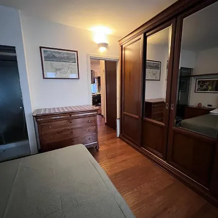 Attico Sul Di Lecco, A Due Passi Dal Centro Con Posto Auto דירה לקו