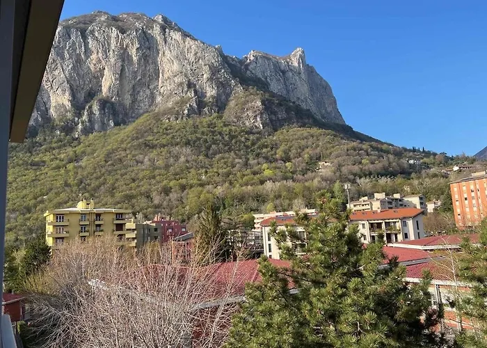 Attico Sul Di Lecco, A Due Passi Dal Centro Con Posto Auto